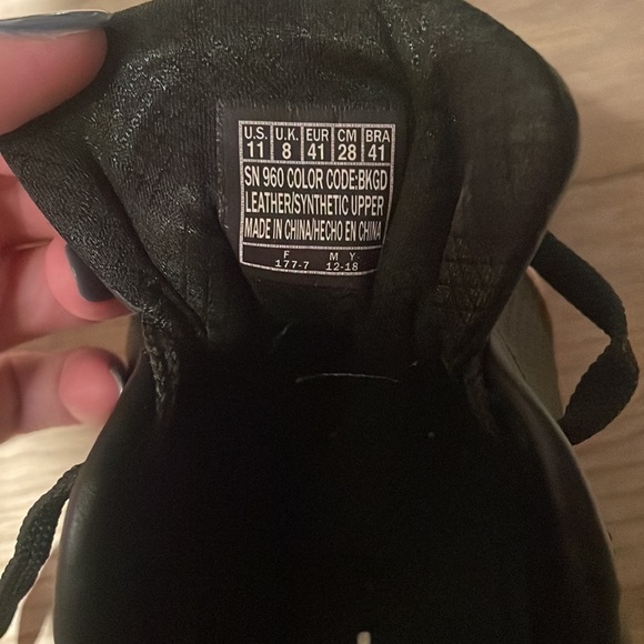 Great condition sz 11 black and gold leather sketchers shoes with memory foam - Picture 6 of 7